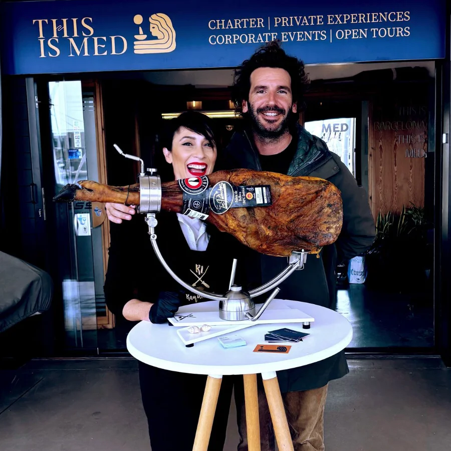 Corte de jamón en eventos de Raquel López